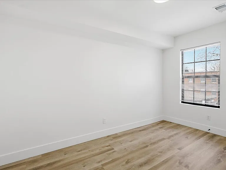 1036 N Parker Ave — Photo 13