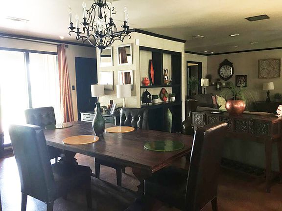 Formal dining/
Open living