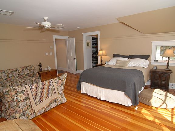 Master Bedroom w/fireplace