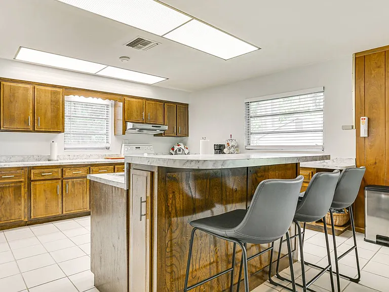 19 Windy Point Rd — Photo 15