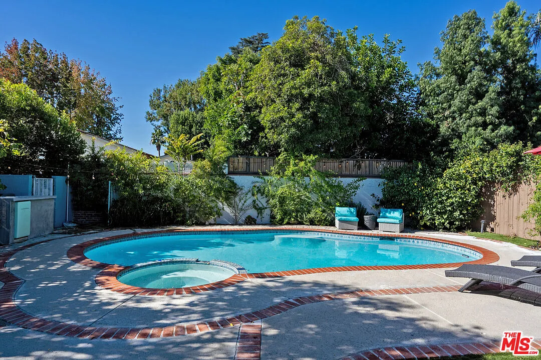 3 bed, 3.0 bath, 1430 sqft, $9,500 — Photo 2
