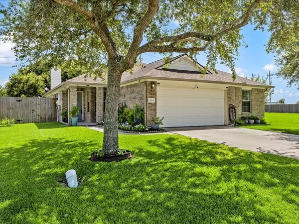 3204 Meadow Bay Ln, Dickinson, TX 77539