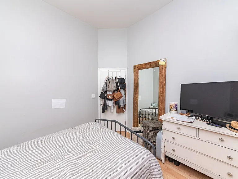 1350 N Wolcott — Photo 11