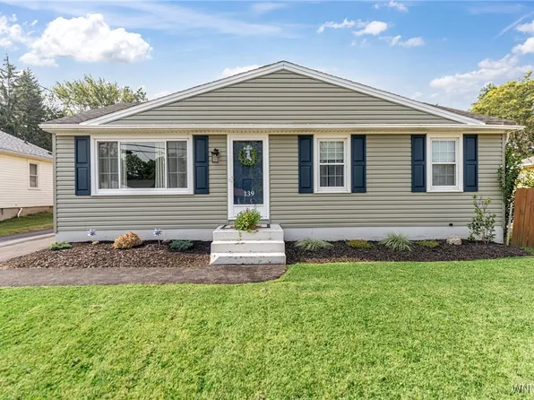 139 Burmon Dr, Orchard Park, NY 14127