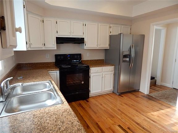 Kitchen (door to family room to the left)