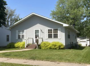 815 N Wacouta Ave, Prairie Du Chien, WI 53821
