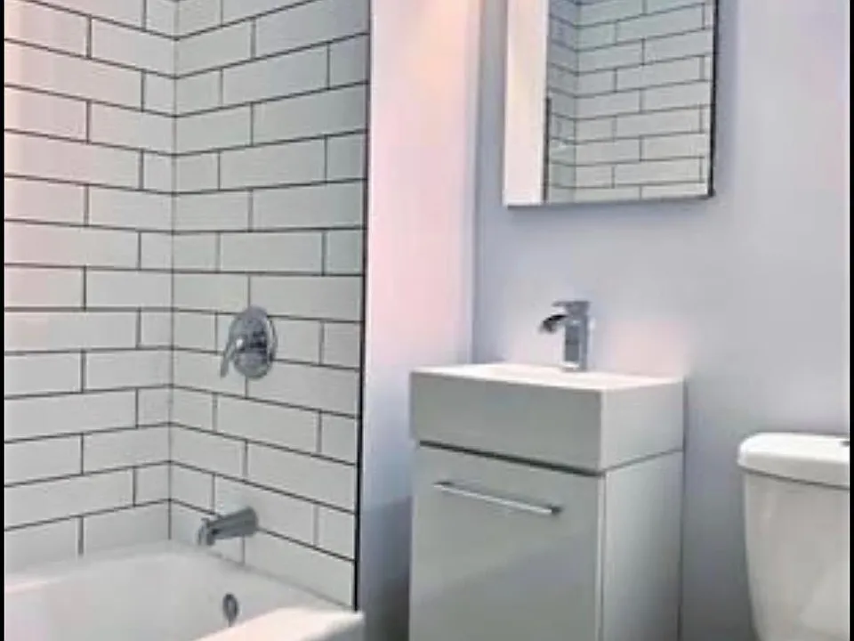 Bathroom/Tiles