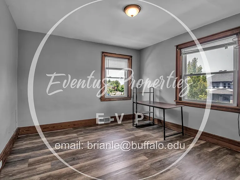 153 Winspear Ave #2 — Photo 8