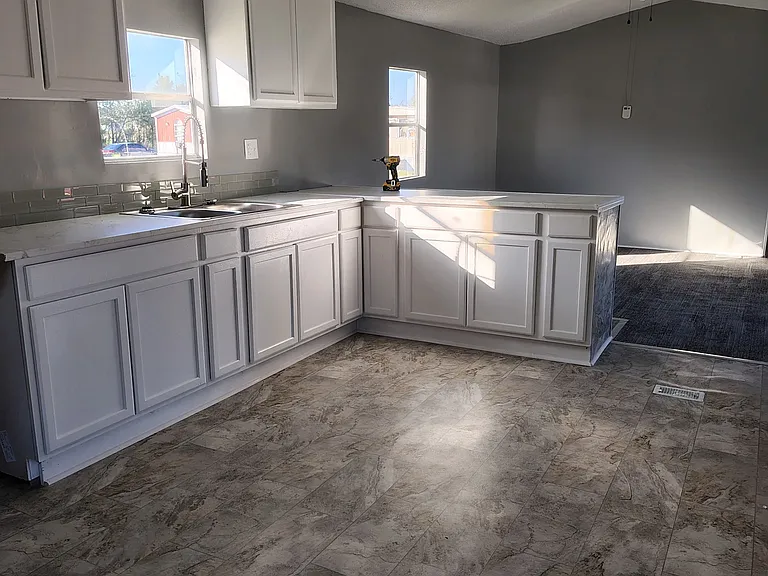 25 Carson Ave — Photo 2