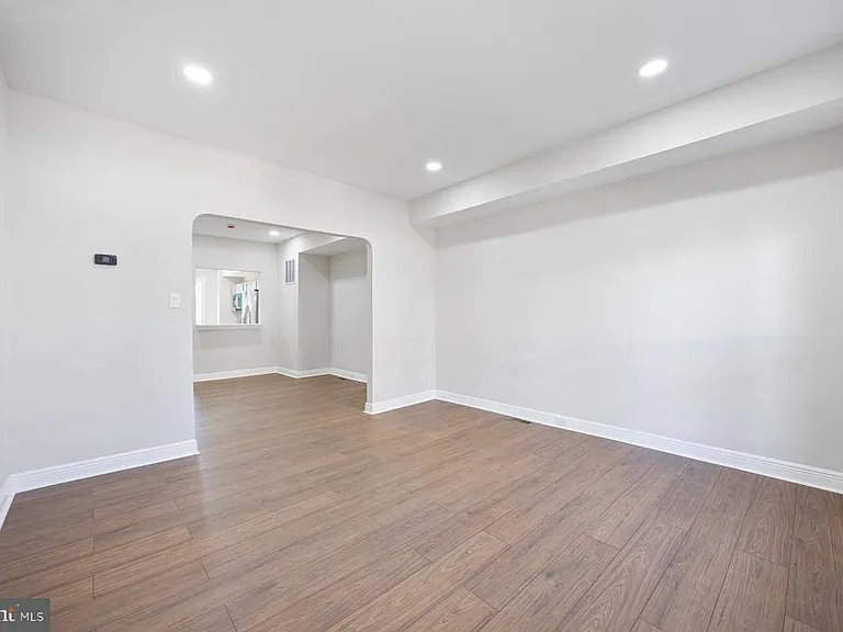 117 Collins Ave S — Photo 2