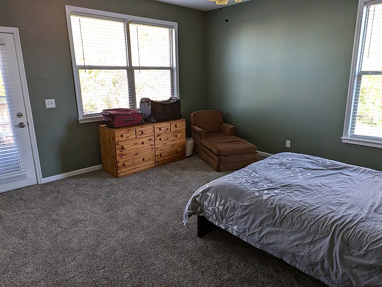 526 Clinton Springs Ave #D — Photo 18