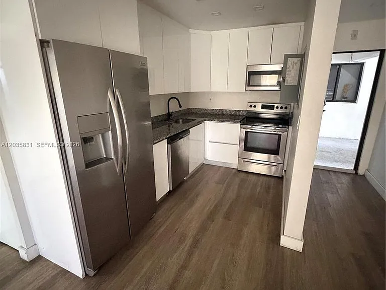 17150 NE 23rd Ave #3 — Photo 2