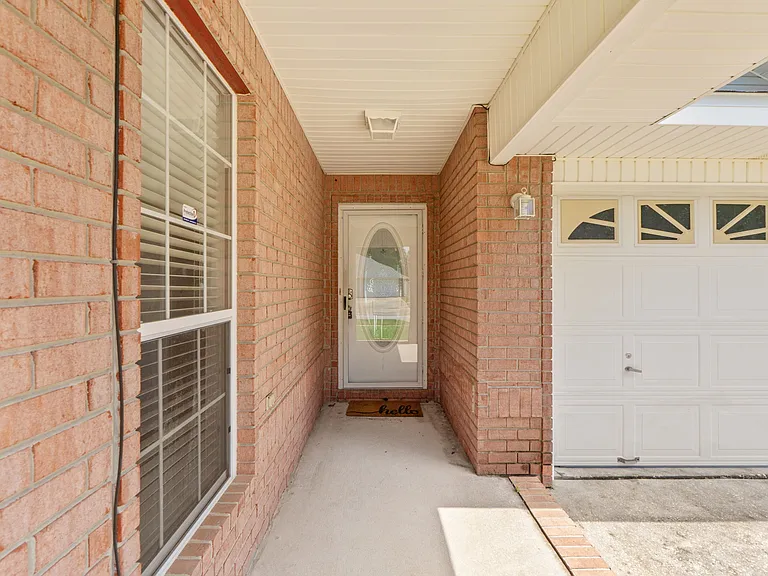 28 Easton St — Photo 4