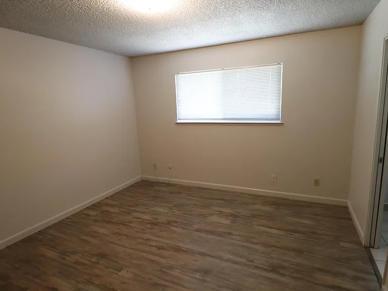 3342 W Oswego Ave — Photo 13