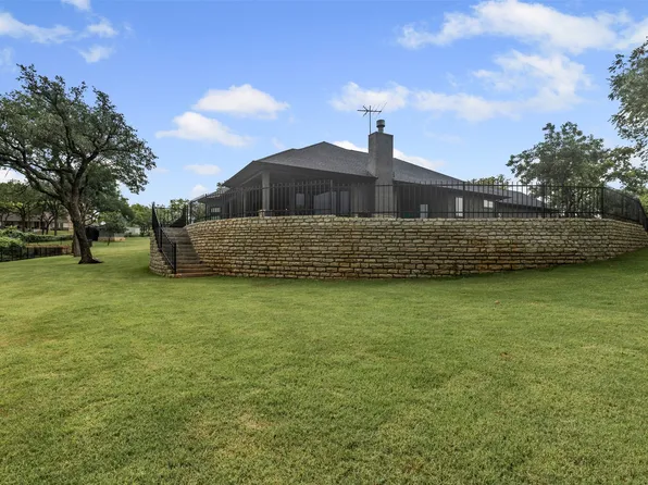 2100 Gene Ct, Granbury, TX 76048