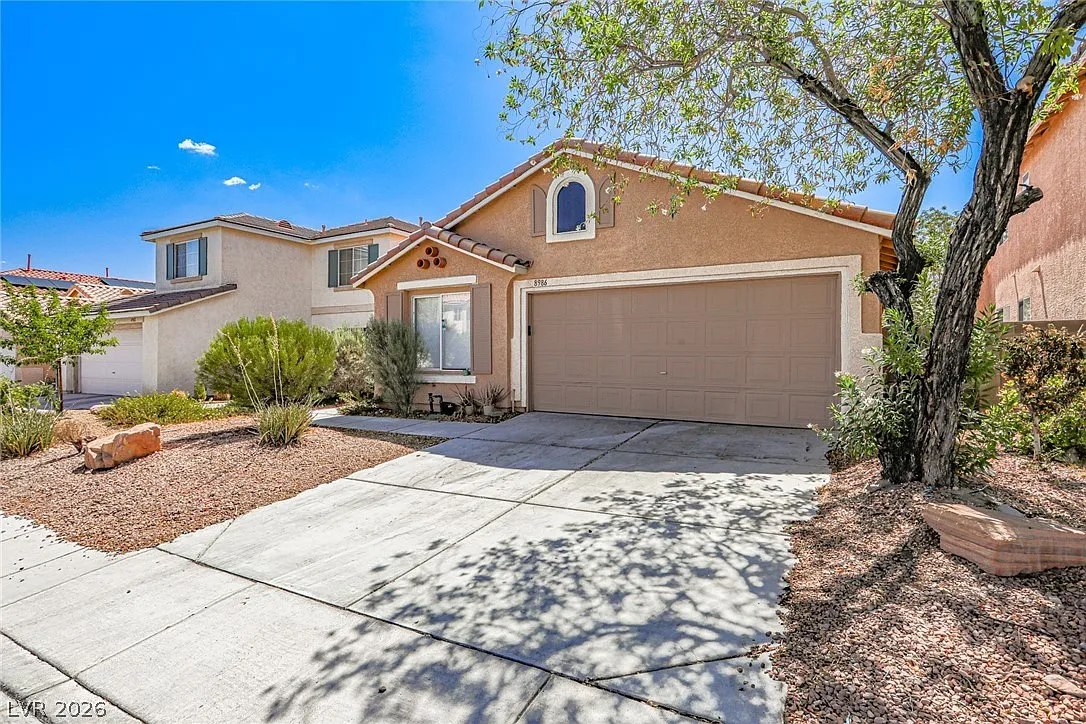 4 bed, 2.0 bath, 1728 sqft, $2,350 — Photo 2