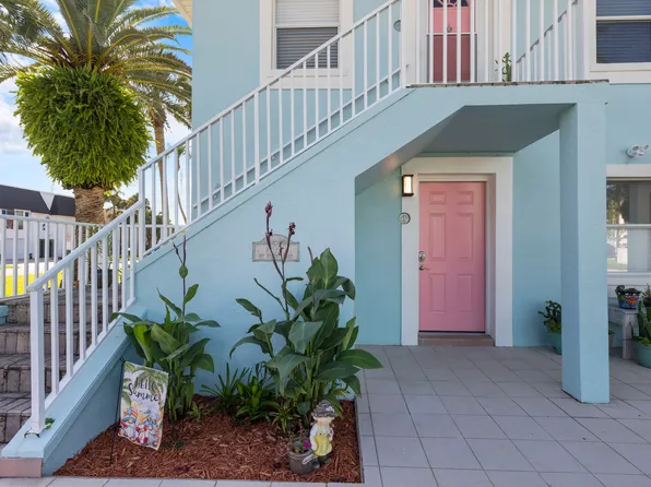 17090 1st St E APT 1, North Redington Beach, FL 33708