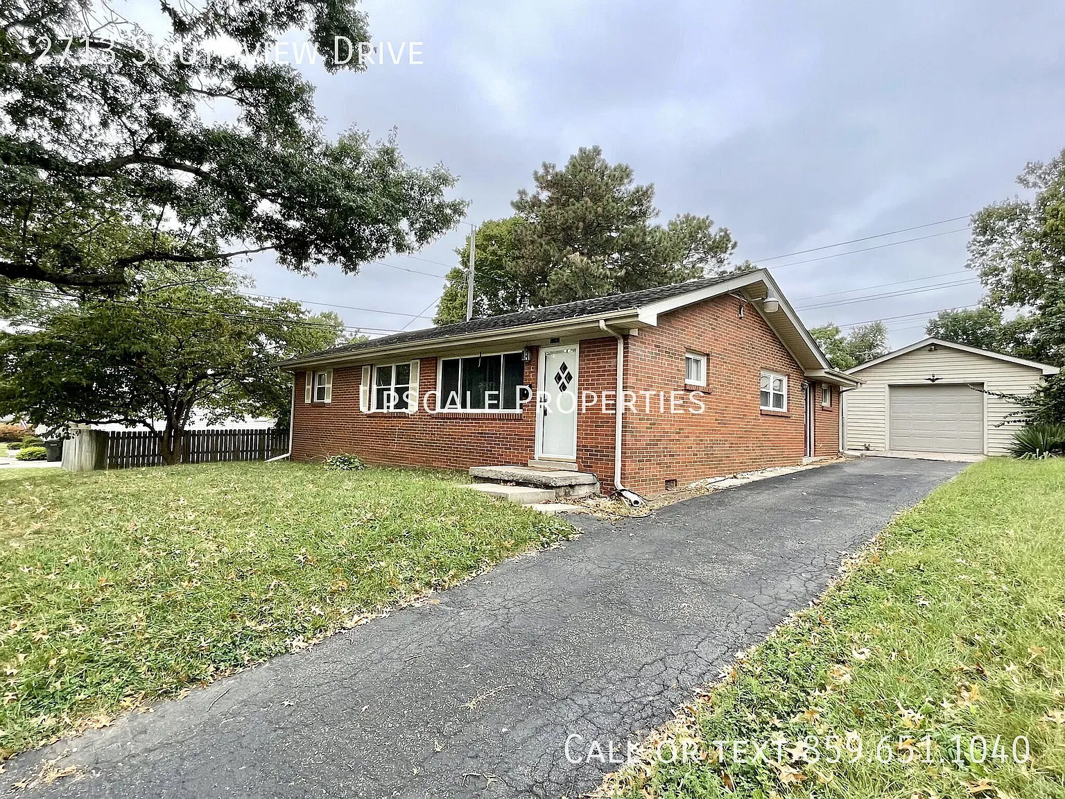 2713 Southview Drive — Photo 1