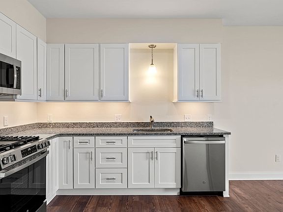 2nd image of 10 Franklin Ave APT 402
