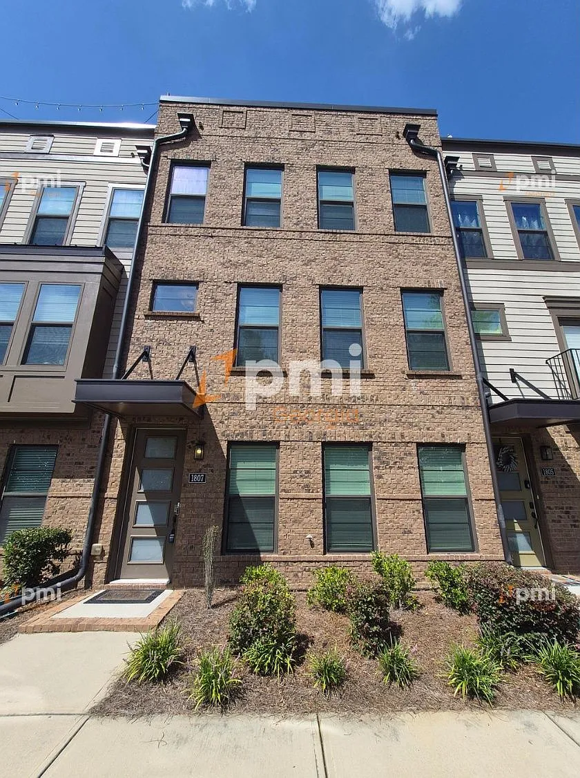 3 bed, 3.5 bath, 2089 sqft, $2,925 — Photo 1
