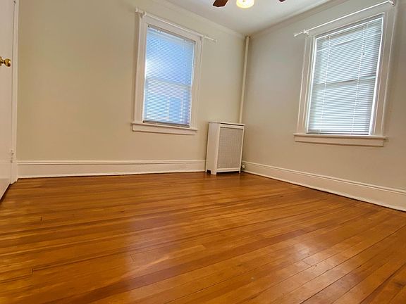5th image of 571 Monroe Blvd Floor 2