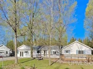 11827 T Rd, Rapid River, MI 49878