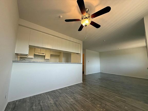 4th image of 14020 Yukon Ave #201