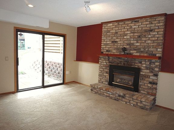 Walkout Family Room w/gas fireplace!
