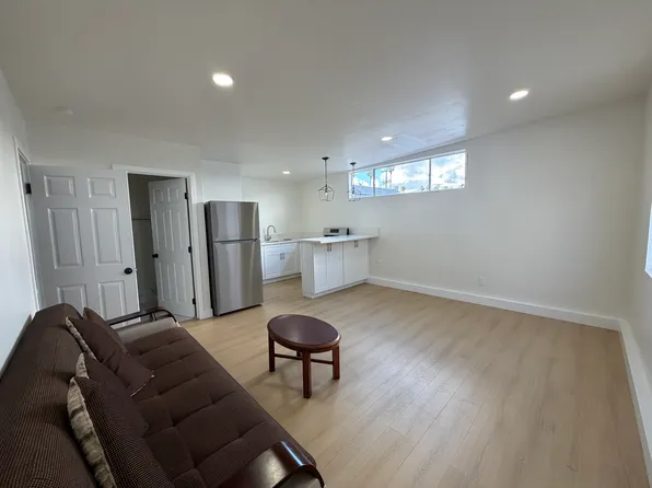 (undisclosed Address), Los Angeles, CA 90043