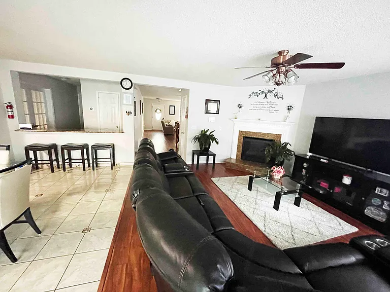 6305 Saltville Ct — Photo 12