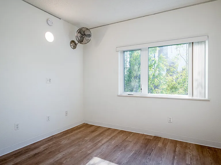 Alder House — Photo 34
