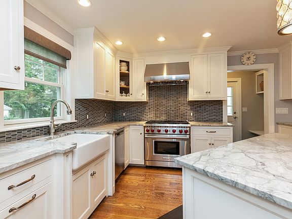 This kitchen is perfect for entertaining.