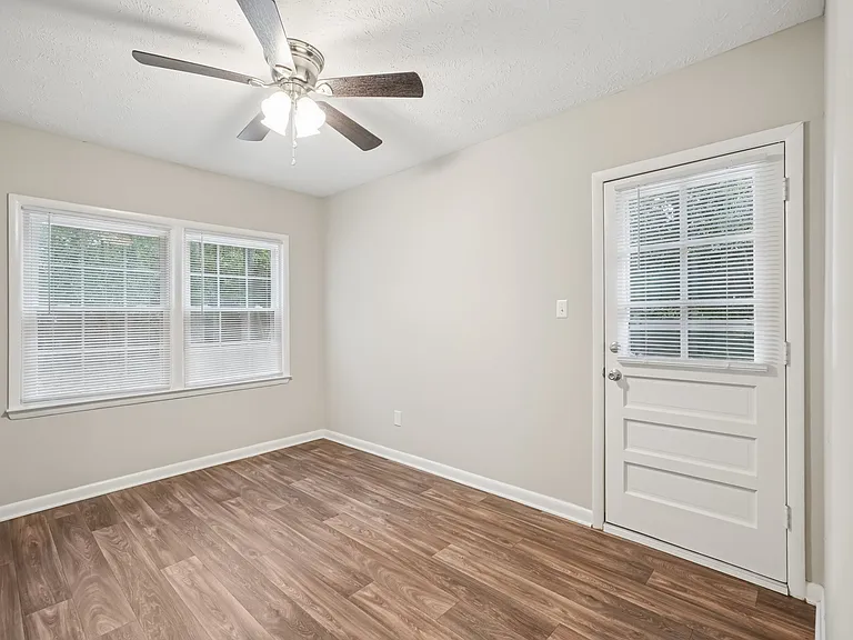 Morganton Arms Apartments — Photo 27