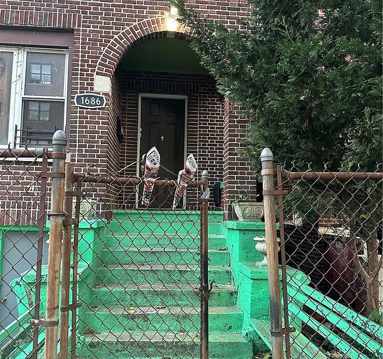 1st image of 1686 Grand Avenue