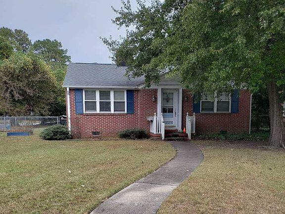 2nd image of 2501 E 4th St