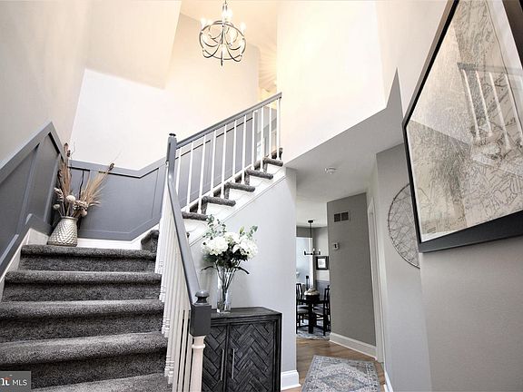 3rd image of 36 Marsh Woods Ln