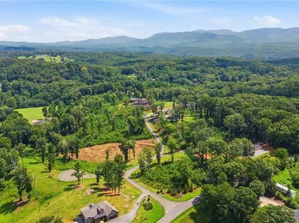 17 Mystic Dr, Ellijay, GA 30540