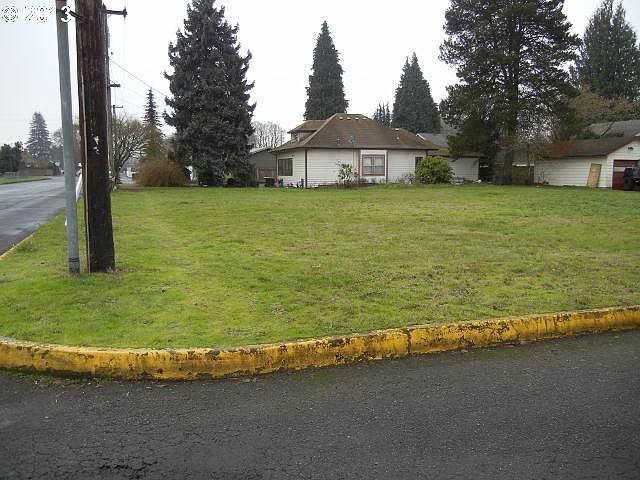 2nd image of 1063 Hoffman St