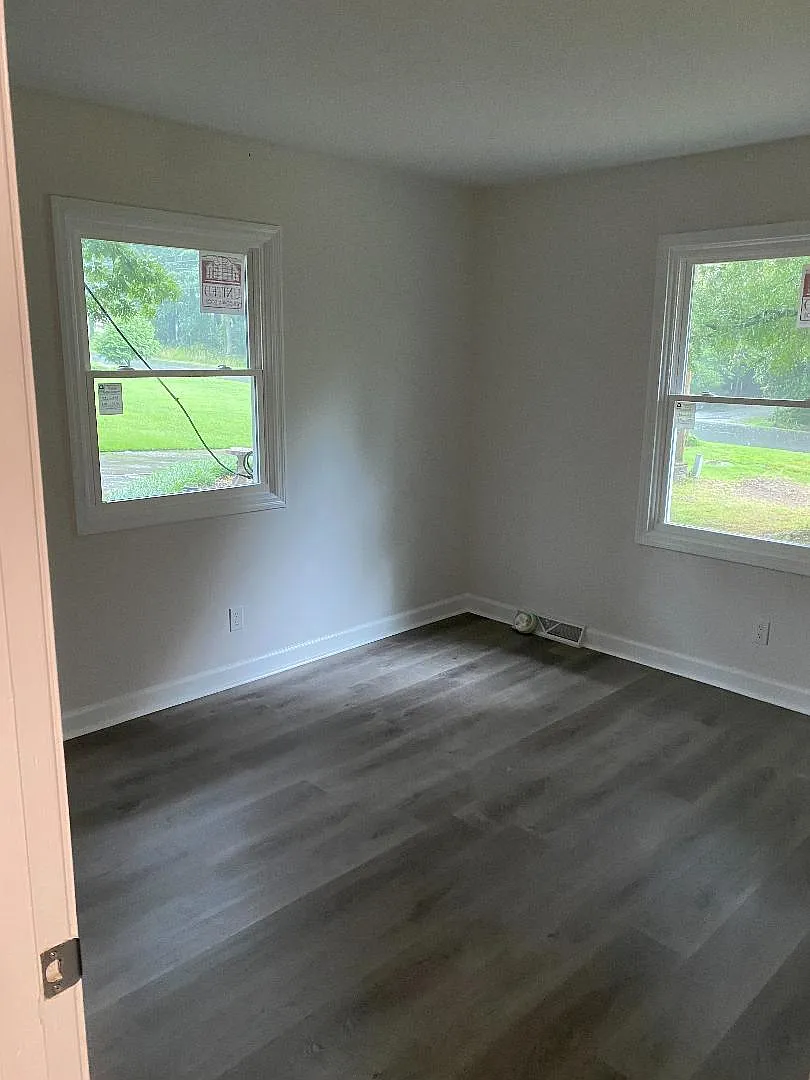 3 bed, 1370 sqft, $1,875 — Photo 2
