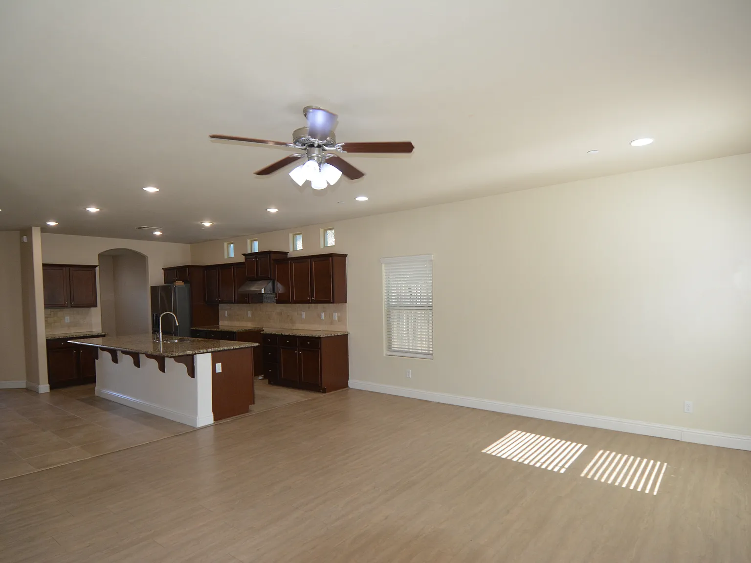 4 bed, 3.5 bath, 2972 sqft, $3,500 — Photo 4