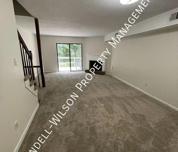 1331 Springlawn Ct — Photo 5