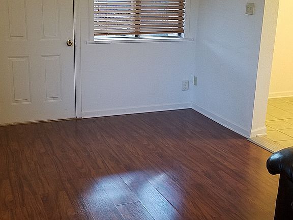 4th image of 546 Market St