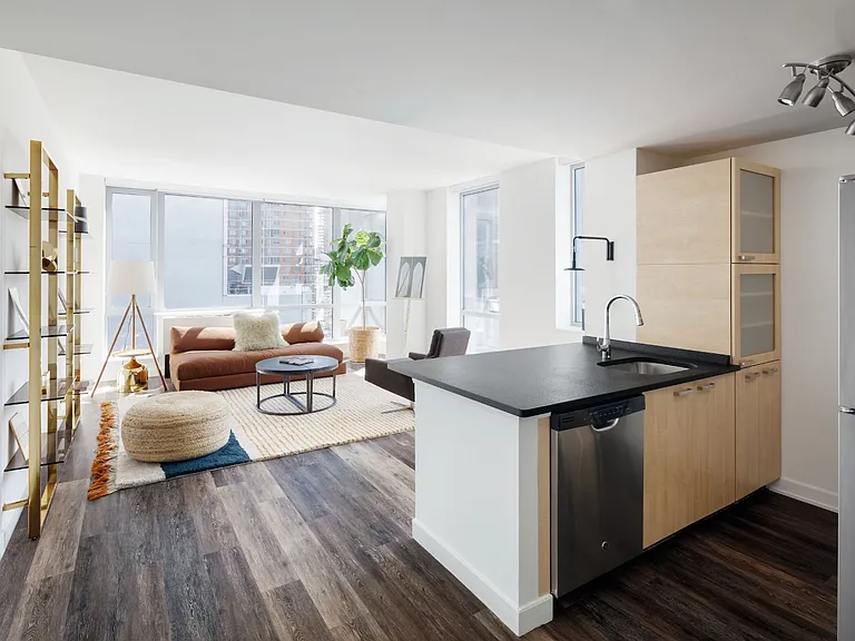 88 Leonard — Photo 2