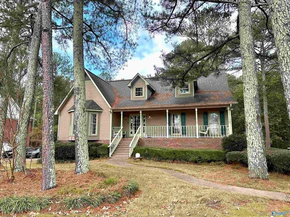 105 Westminister Dr, Rainbow City, AL 35906