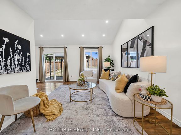 3rd image of 76 Banting Cres