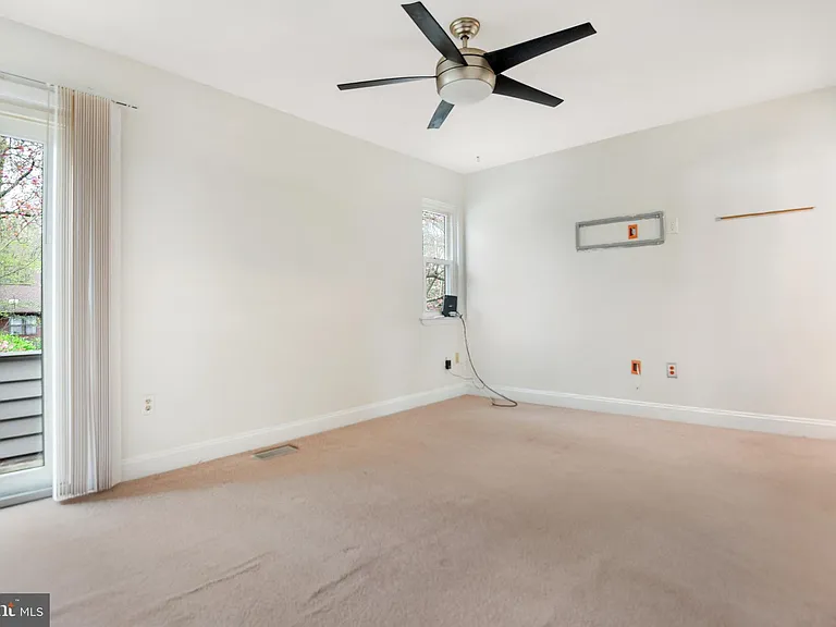 1055 Cedar Ridge Ct — Photo 8
