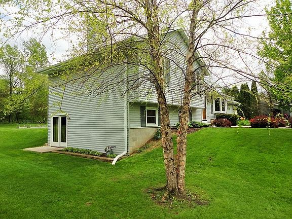 3rd image of 460 Herford Dr