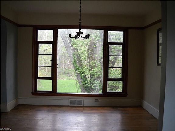4th image of 8965 Hillcrest Dr