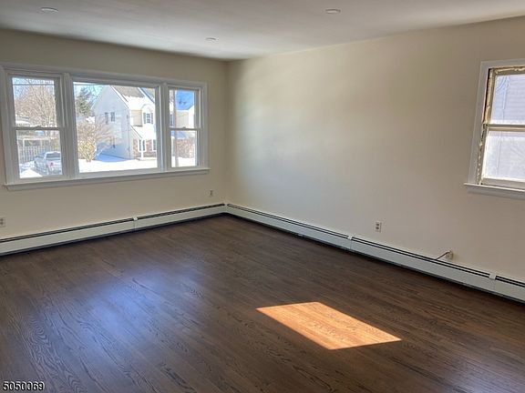 3rd image of 418 Montclair Ave #2