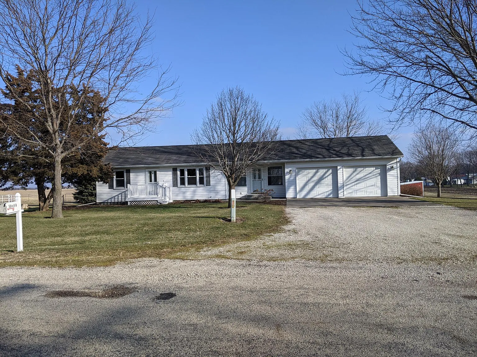 2 bed, 1100 sqft, $950 — Photo 1